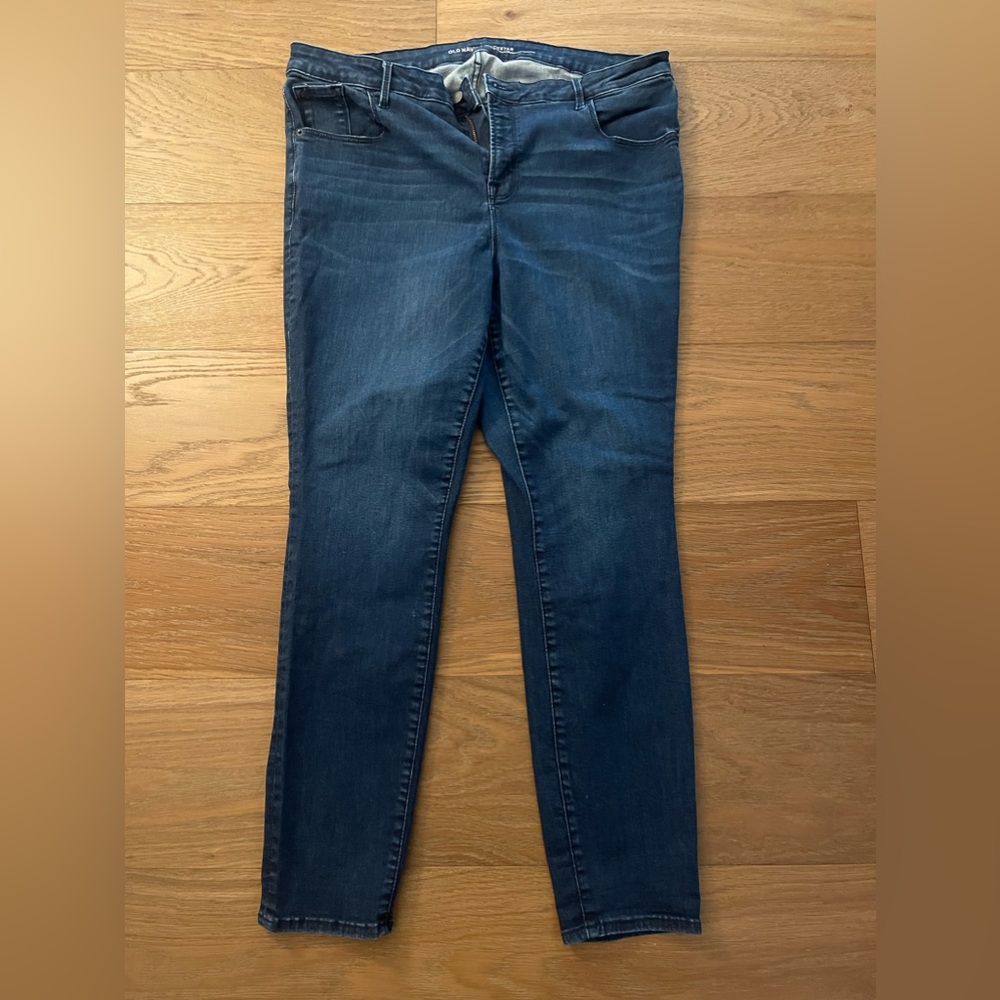Women’s Size 18 Old Navy Rockstar Built-in Sculpt skinny jeans